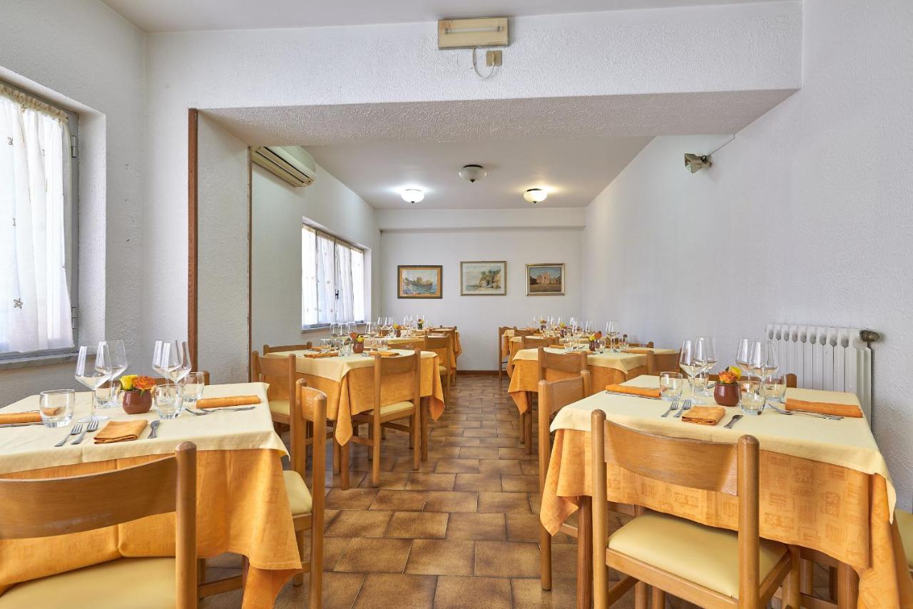 Albergo Natalina Финале Лигуре Экстерьер фото